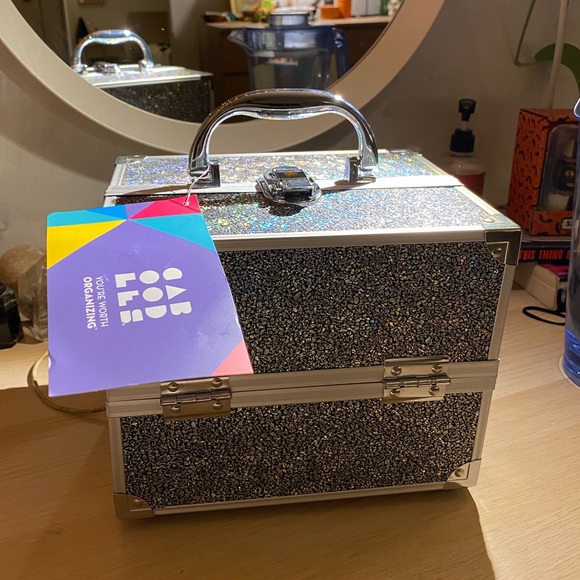 Caboodles Adored Pebble Holographic Train Case - Picture 1 of 9